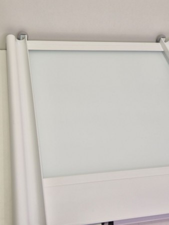 Hvit glass med hvit tykk profil 220-270cm 3 dører (pris pr dør)