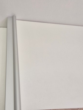 Hvit plate med aluminium smal profil 180-220cm 3 dører (pris pr dør)