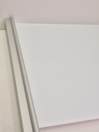 Hvit glass med aluminium smal profil 0-125cm (pris pr dør)