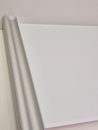 Hvit glass med aluminium tykk profil 180-210cm (pris pr dør)