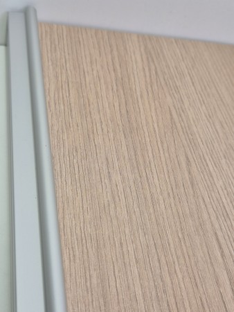 Lys eik med aluminium smal profil 420-490cm 4 dører (pris pr dør)