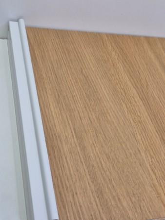 Eik med hvit smal profil 220-270cm 3 dører (pris pr dør)