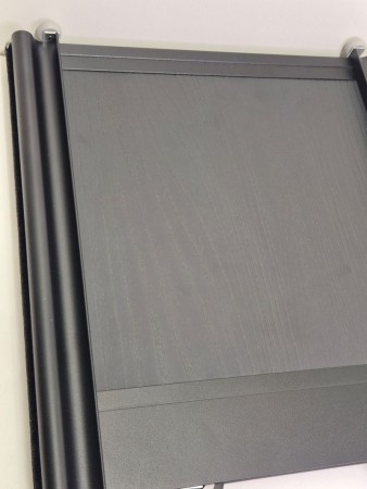 Sort struktur plate med sort tykk profil 270-315cm 3 dører (pris pr dør)