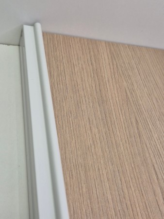Lys eik med hvit smal profil 125-150cm (pris pr dør)
